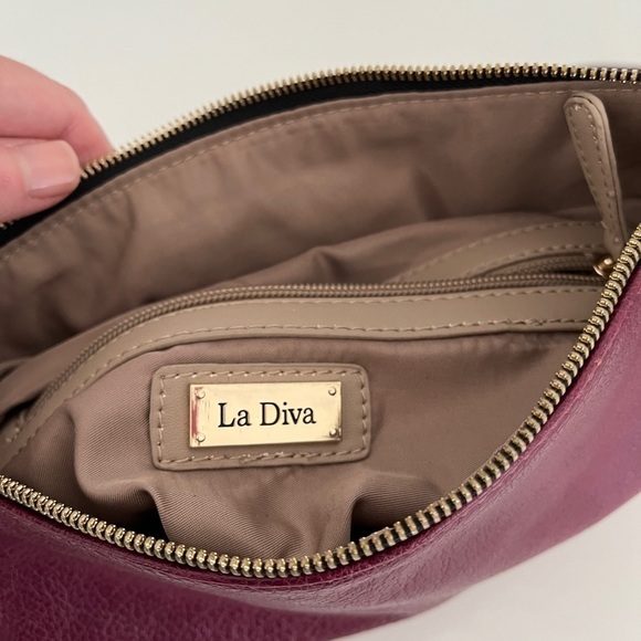 LA DIVA Burgundy Faux Leather Cross Body Bag Gold Hardware Converts to Clutch - Picture 10 of 16